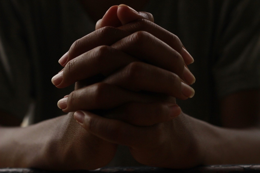 Χέρια ανθρώπου που προσεύχεται
