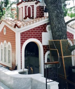 Ένας πολύ δυνατός θόρυβος από τον τάφο του Αγίου